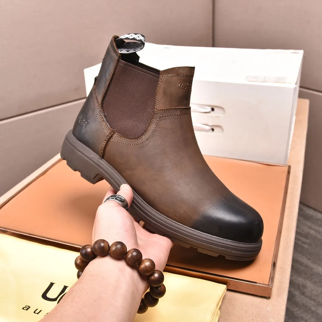 Men's shoes 💰640 (full genuine wool lining, 10% off for fake ones) Please pay attention to the quality of the original item and compare the thickness of the wool 🏮🏮 Popular UGG men's shoes from Australia's warm luxury brand, the official website is synchronized, Beckham men's style..., made of imported first-layer waxed cowhide, waxed toe cap, Australian real wool velvet lining Carefully sewn...Imported rubber Martin boots outsole (comfortable, soft and wear-resistant). I really like the quality..Exquisite workmanship. You can't put it down at first sight. Size 39-44